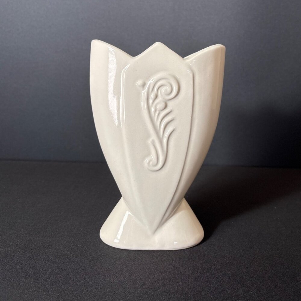 Vintage Fredericksburg Art Deco Pottery Glossy Vase Tulip FiddleHead Fern Motif - Picture 2 of 16